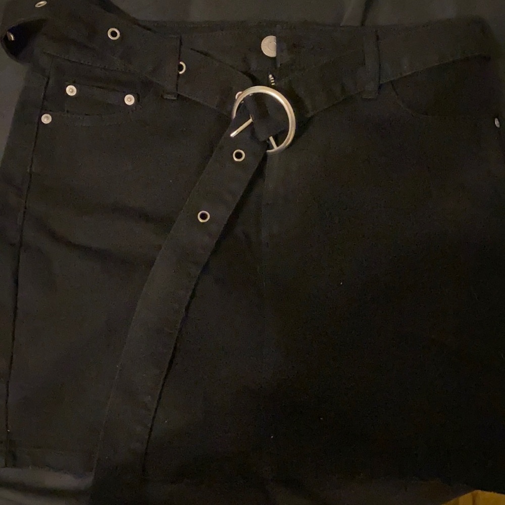 A super cute black skirt w/belt